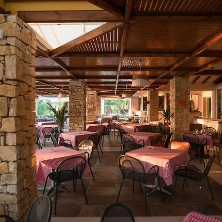 Three Stars Moraḯtika