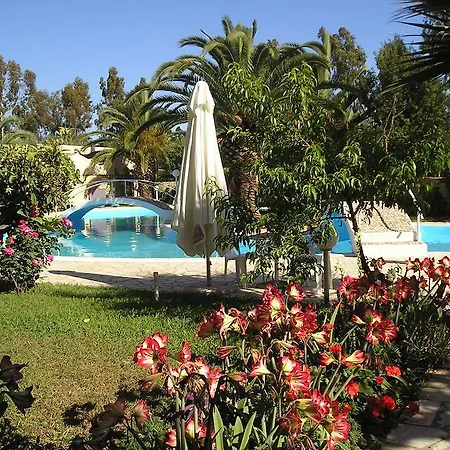 Three Stars 2* Moraḯtika