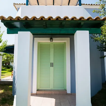 Three Stars 2* Moraḯtika