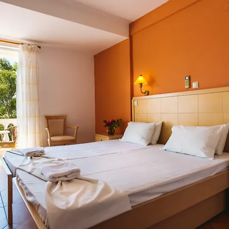 Three Stars Hotel Moraḯtika