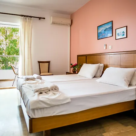 Three Stars Hotel Moraḯtika