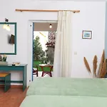 Three Stars 2* Moraḯtika
