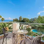 Three Stars 2* Moraḯtika
