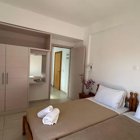 Three Stars Hotel